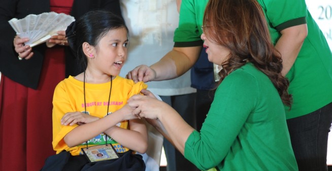 student getting the fist dengue vaccine