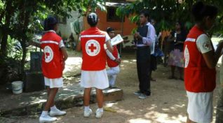 Image: Sri Lanka dengue outbreak response team from IRFC lend a hand.