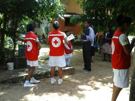 Image: Sri Lanka dengue outbreak response team from IFRC lend a hand. 