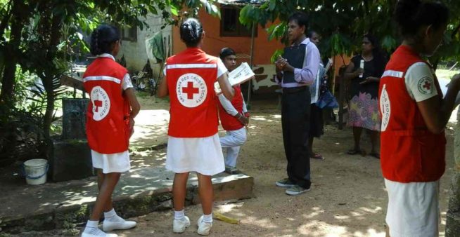 Image: Sri Lanka dengue outbreak response team from IRFC lend a hand.